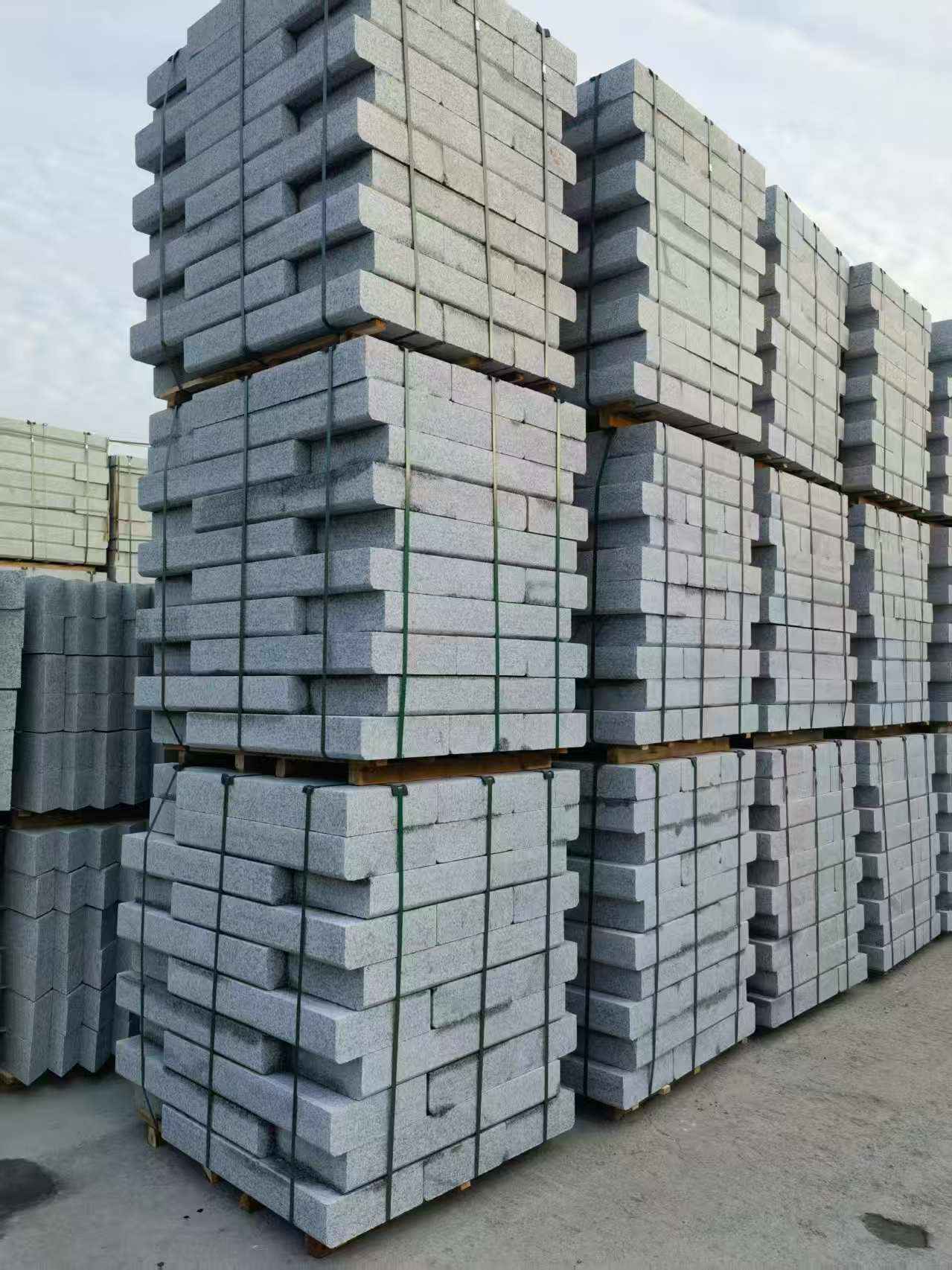 咸宁 路沿石（路侧石），颜色一致，尺寸标准