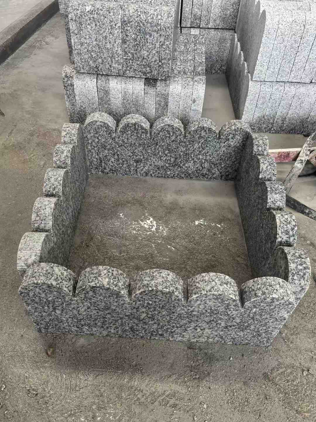咸宁 花边石、花坛围栏石、花池界石、菜园栅栏石、镶边石、波浪状界石介绍