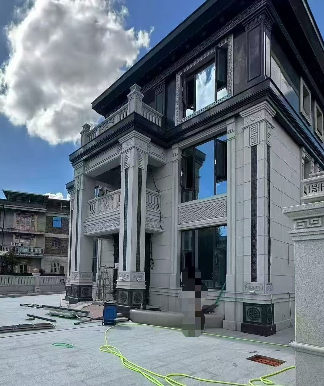 咸宁 别墅干挂，芝麻白与芝麻黑完美配合