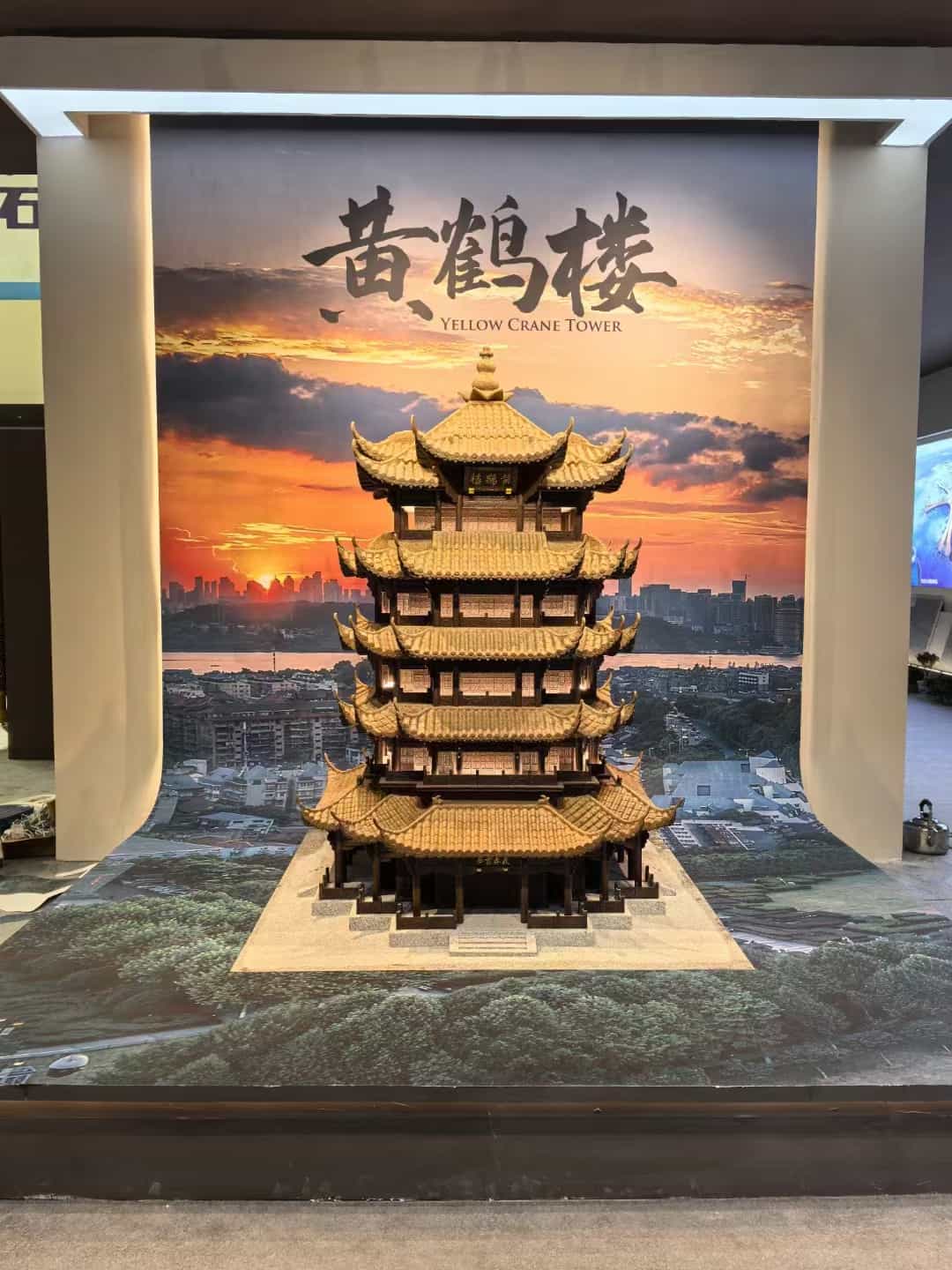 咸宁仿古石文创作品-黄鹤楼