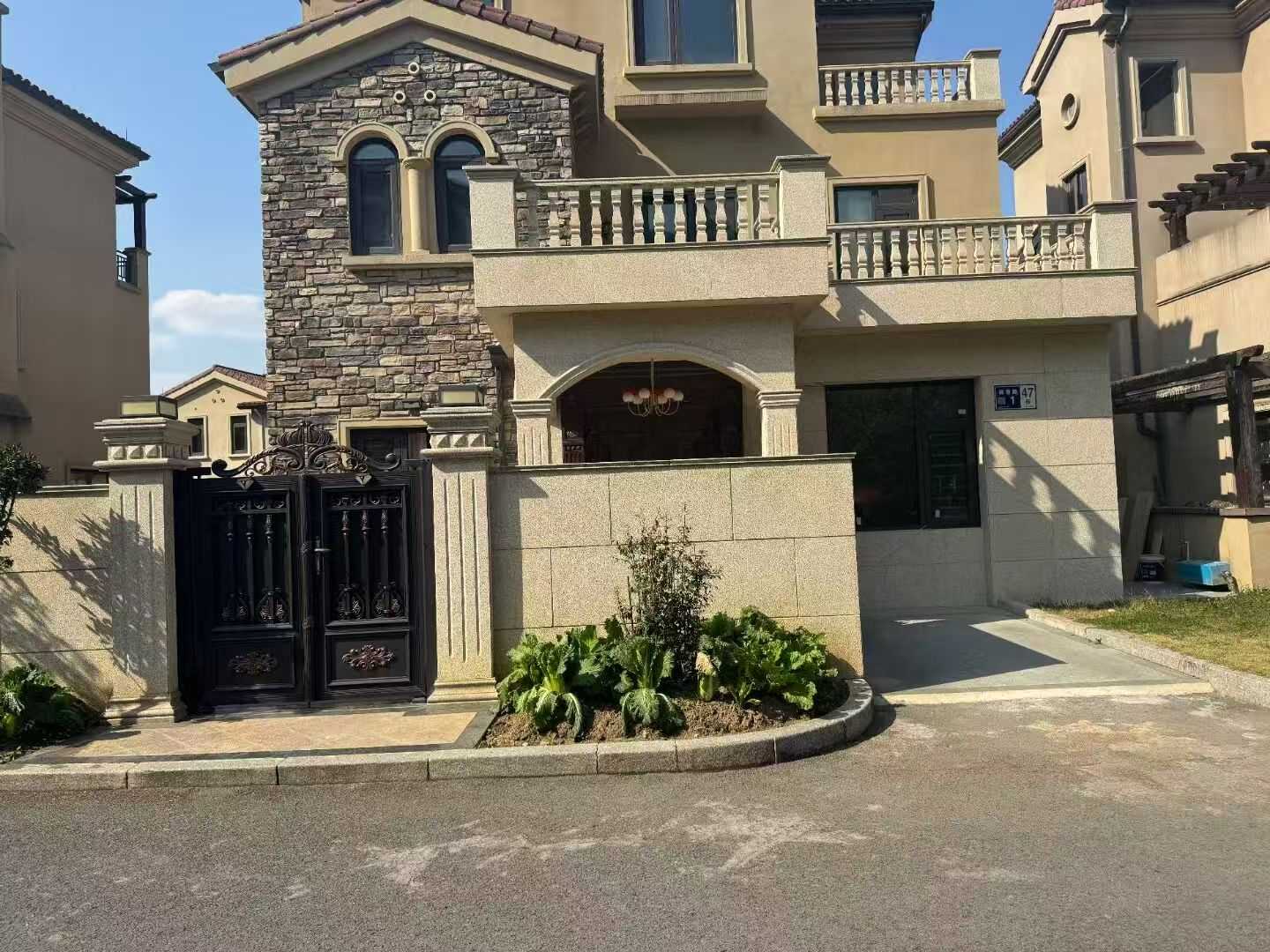 咸宁黄金麻别墅干挂效果展示