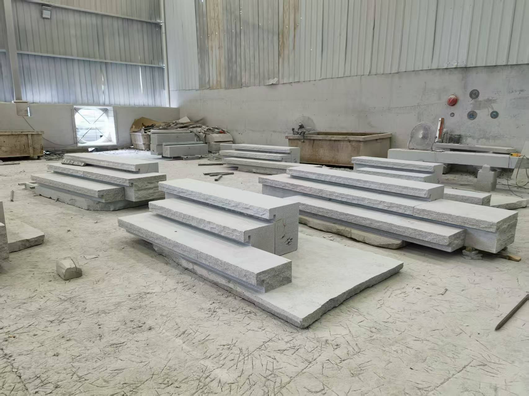 咸宁 整石台阶（大面火烧+侧面自然面），出货前厂内拼装