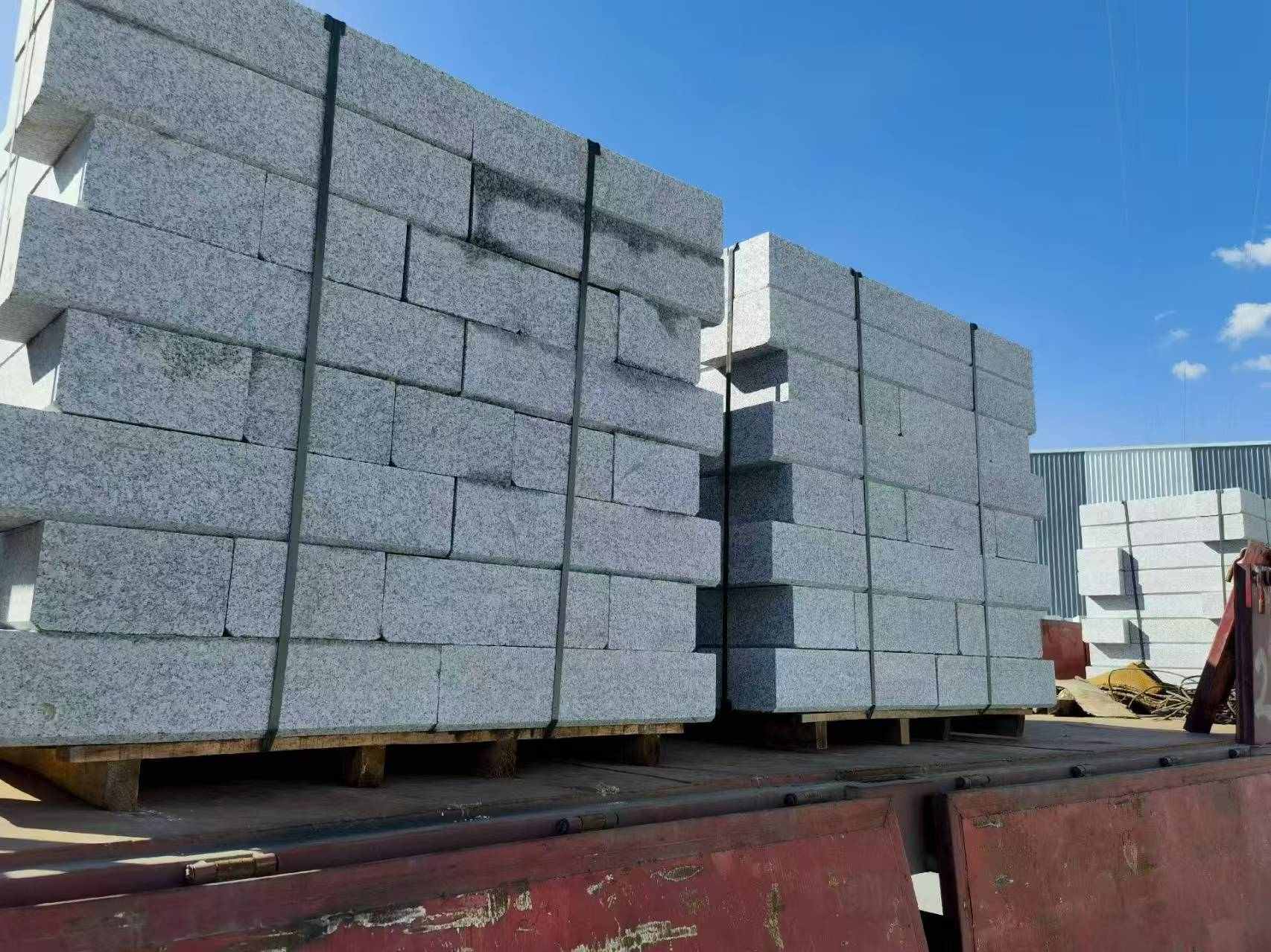 咸宁 路沿石装车出货